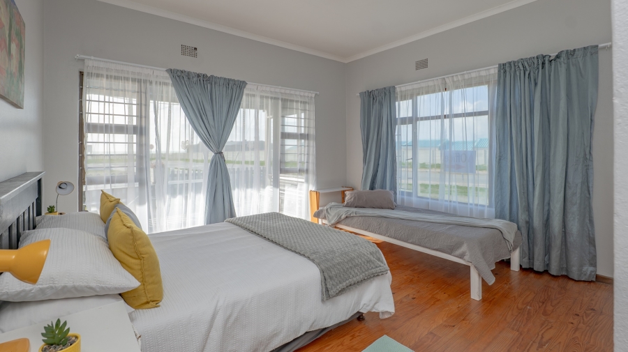 4 Bedroom Property for Sale in Struisbaai Western Cape